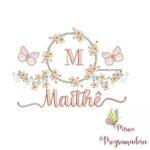 Matriz de Bordado Moldura Flores Borboleta Nome Maithê